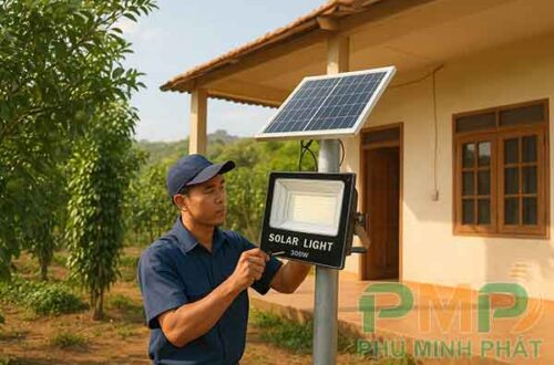 Lắp đèn năng lượng mặt trời 300W xã Đạ Huoai 3 Lâm Đồng